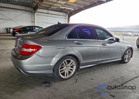 2012 Mercedes-Benz C 250 из США, поврежденный, VIN WDDGF4HB9CR220575
